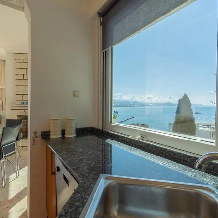 Appartement In The Hearth Of City, Seaview. *